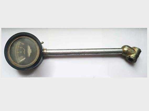 Манометр для шины колеса автомобиля (Рига)