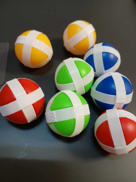 Joc dartz pentru copii cu mingi cu scai / țintar