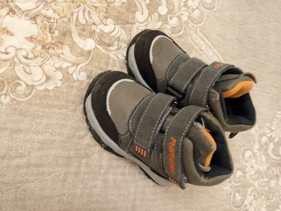 Продам демисезонные ботинки