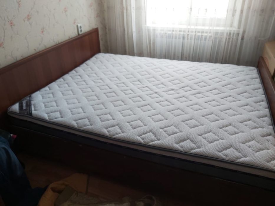 Продам спальный гарнитур