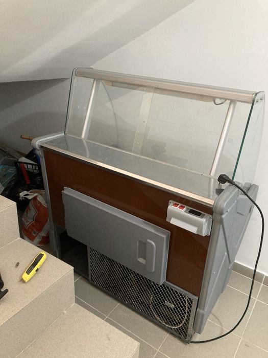 Хладилна витрина