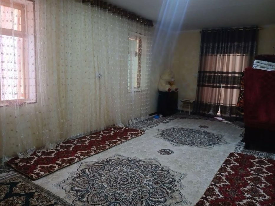 Hovli sotiladi. Продаётся участок