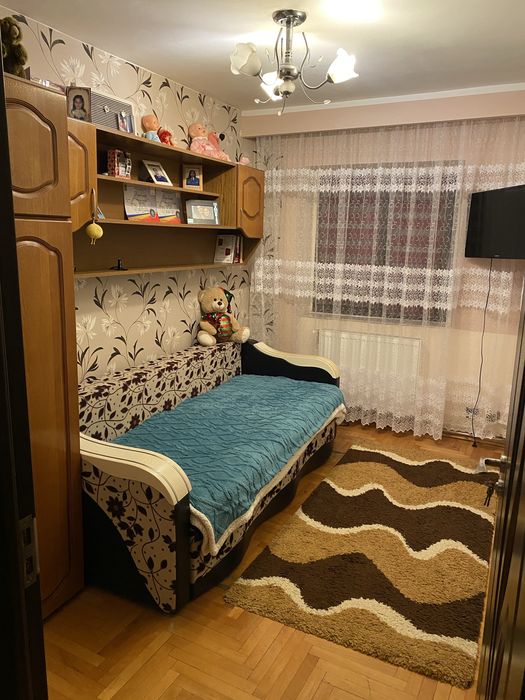 Apartament 3 camere de vanzare zona 9 Mai