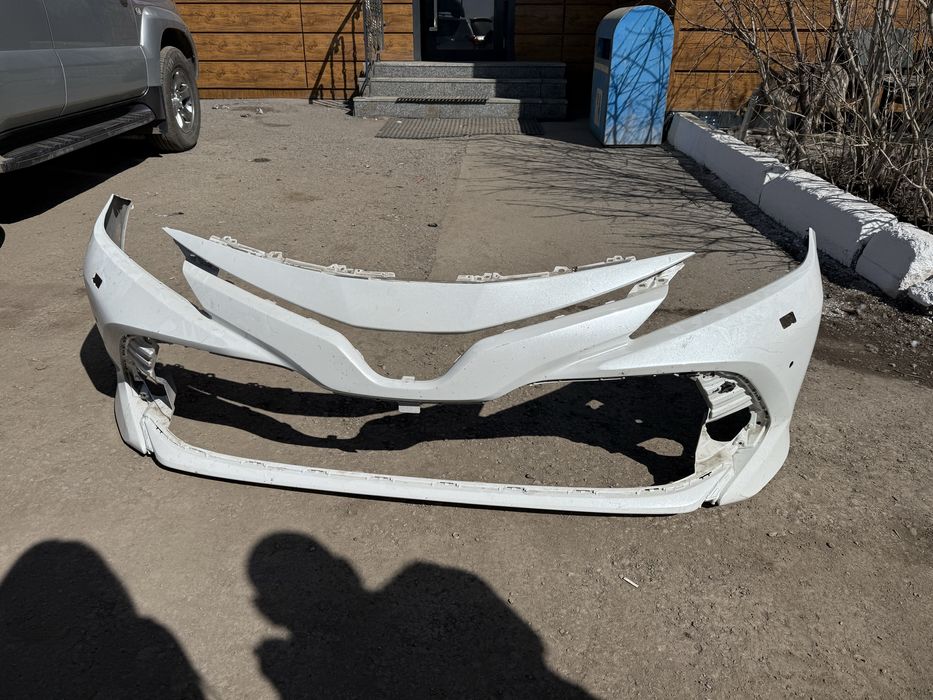 Оригинальный бампер на Camry 70