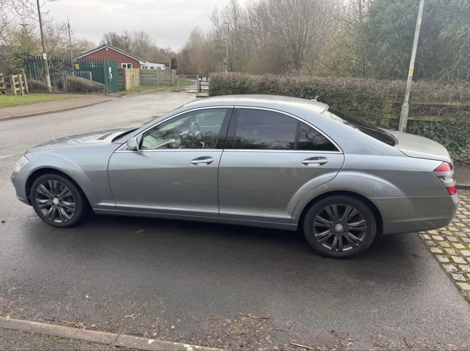 Mercedes Benz - S320