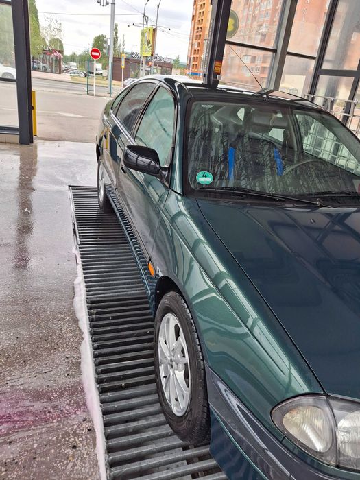 Продам автомобиль тойота авенсис хэтчбек,обьем 1.6