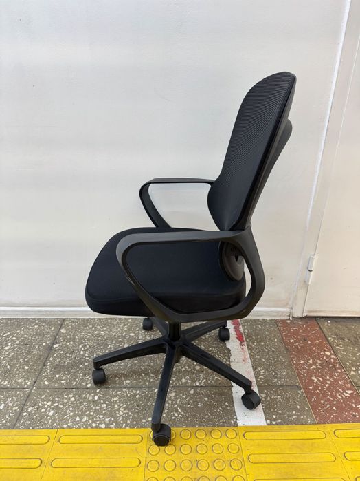 Офисный стул регулируемый