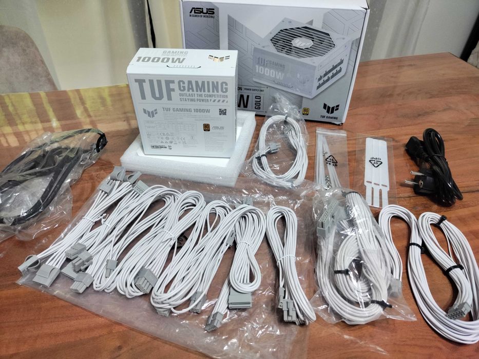 Продавам запазено захранване ASUS TUF Gaming 1000W Gold White Edition