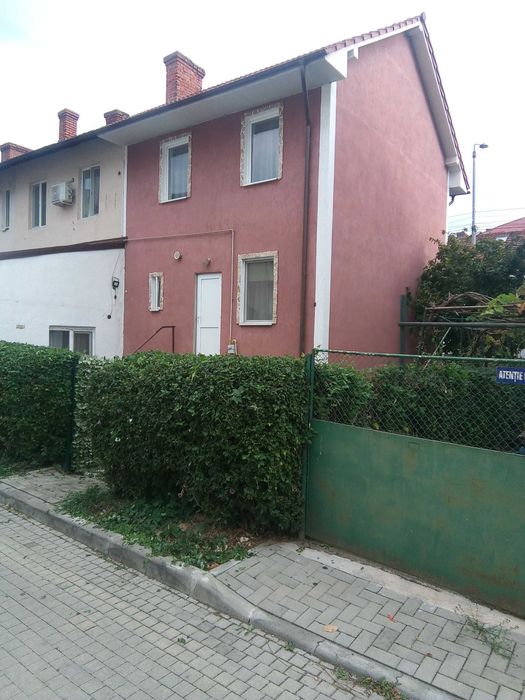 Casa plus curte de vanzare