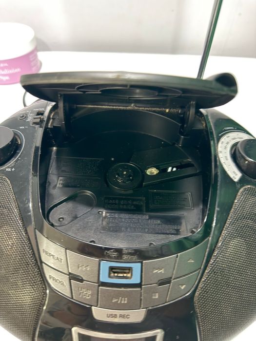 Магнитофон LG.