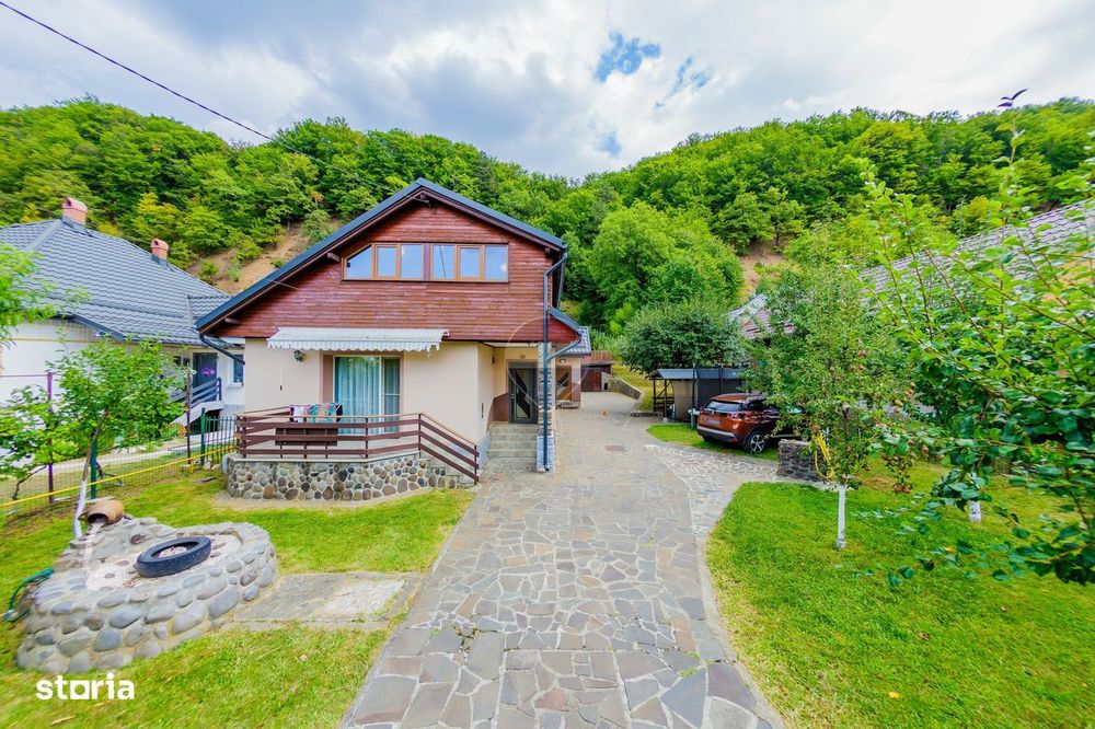 CASA cu TEREN generos , in linistea naturii