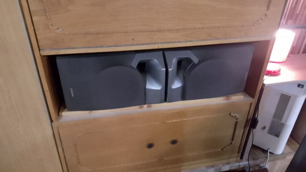 2 boxe de cameră SONY. Boxe de raft