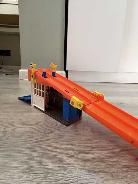 Hot Wheels гоночный трэк на 2 машинки