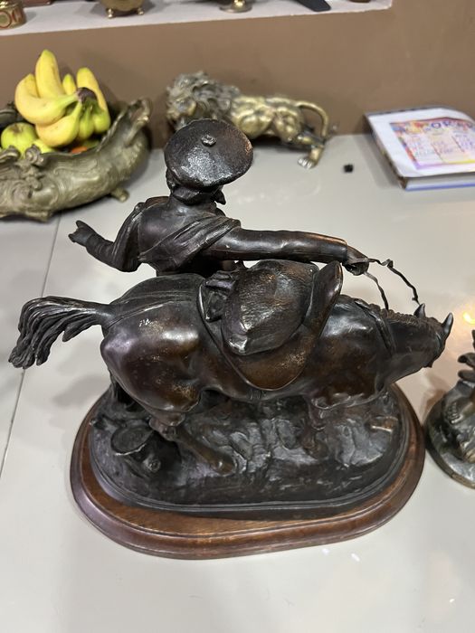 Statuete antimoniu