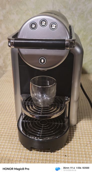Nespresso Coffe Machine typ9737