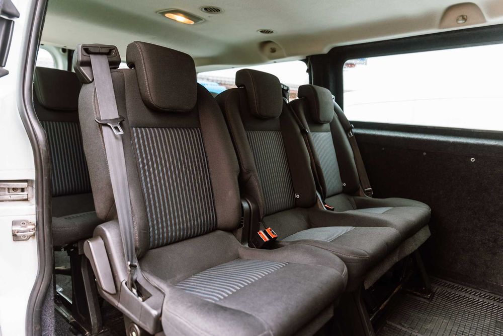 Ford Transit Custom – 9 locuri – 2015 – 220.000 km – Dotări premium