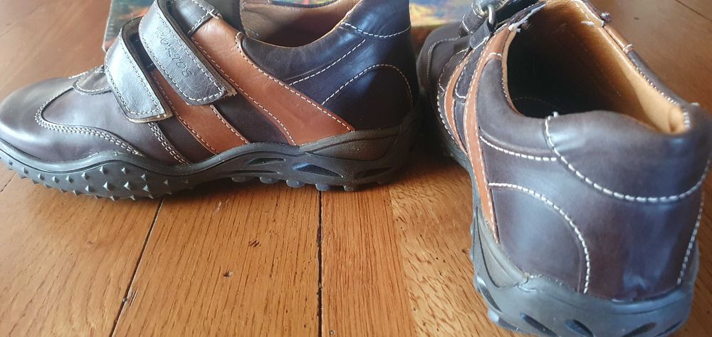 Pantofi noi din piele pentru baieti marimea 34