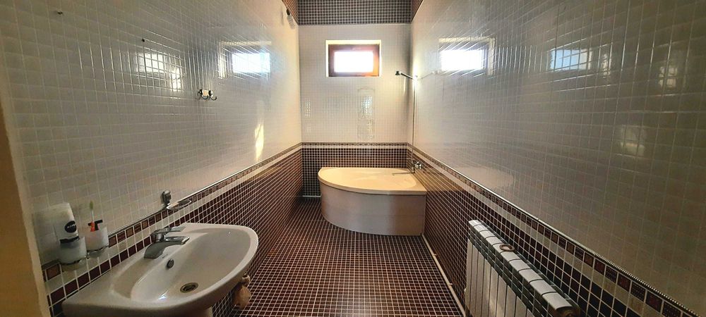 Богот тумани "Октепа" махалласида 2400 кв.м ховли жой сотилади.