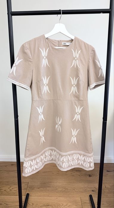 ZARA рокля с лен и бродериш