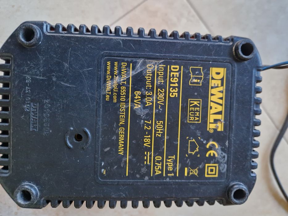 Dewalt DE 9135 - incarcator ( sursa )