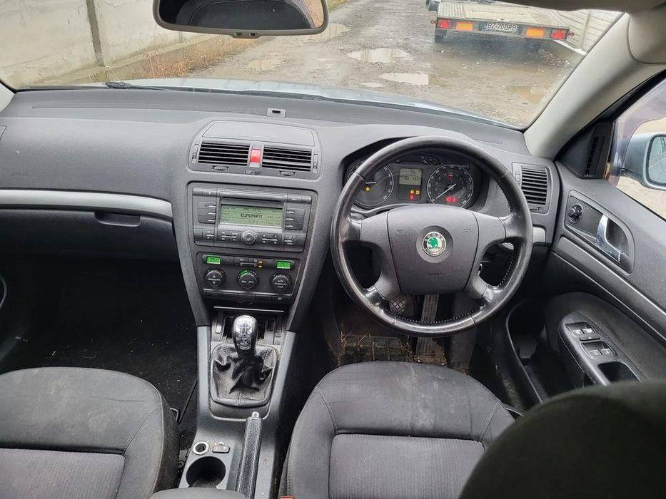 dezmembram skoda octavia 2 usa fata stanga/ usa fata dreapta/motor