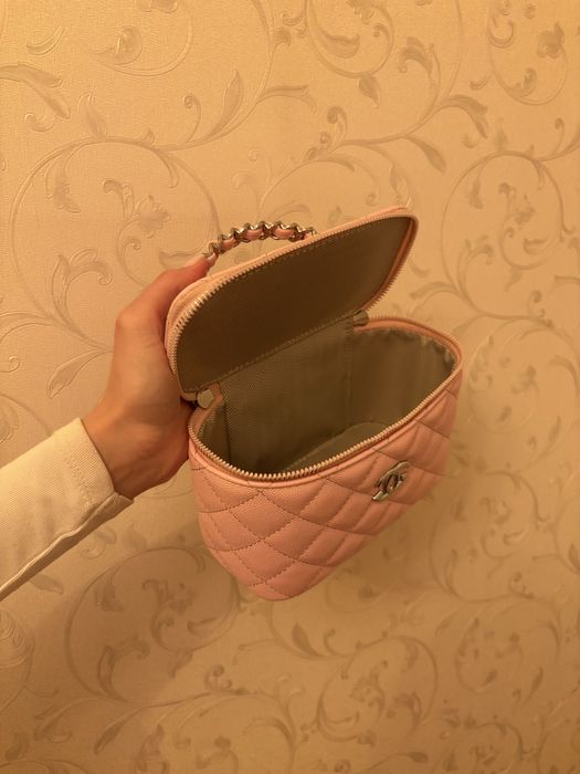 Сумки Chanel белая и розовая