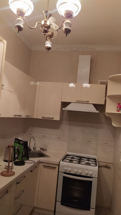 Болла учун акуратний яшийдигон. Гилам Соп койилган