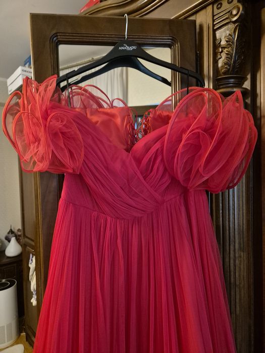 Rochie lunga de tulle cu detalii in talie si pe umeri - Ana Radu