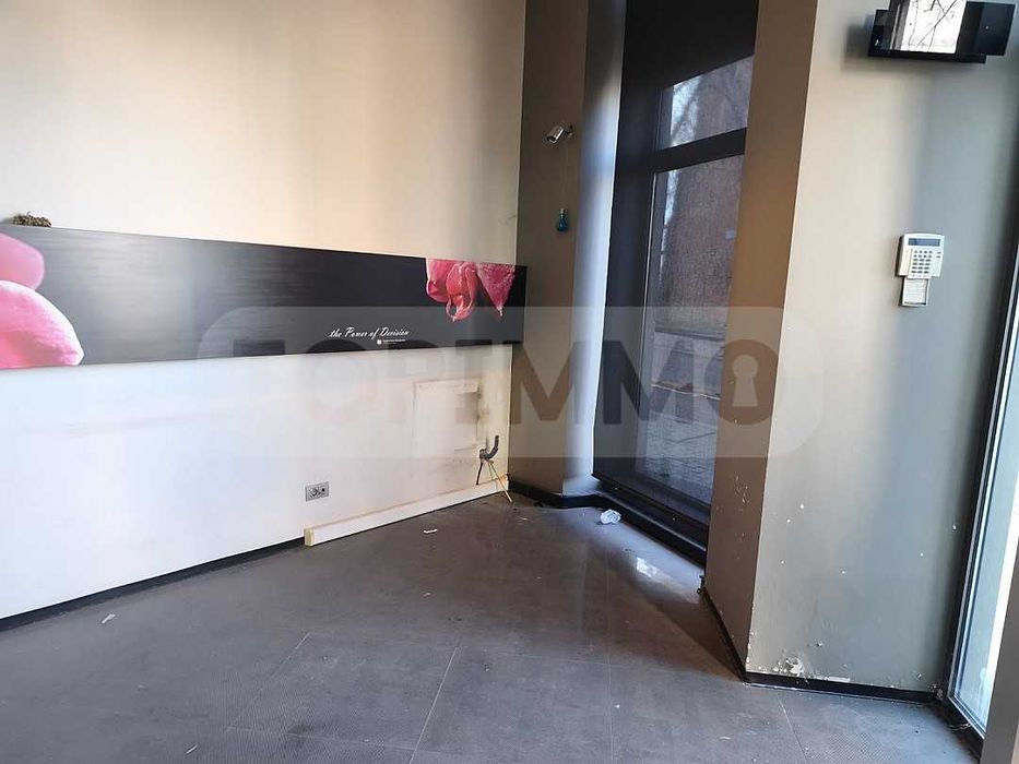 Дава се под наем Магазин в Варна, Гръцка махала - 38 кв.м за 1196.97 € - Снимка #1