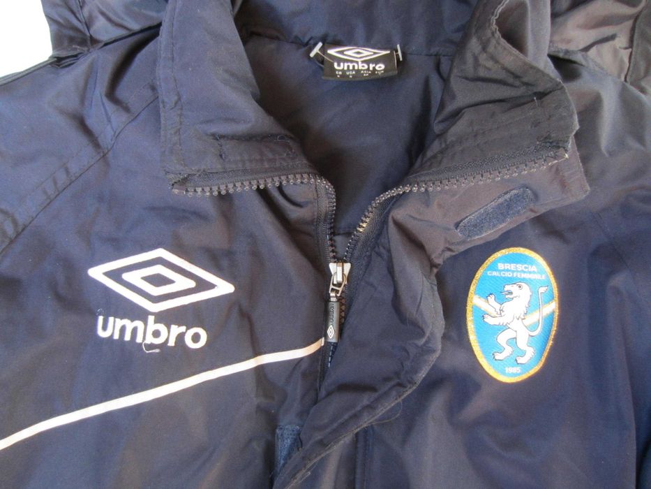 Geaca iarna Umbro,masura S-M,groasa, poliester, gluga, stare f.buna