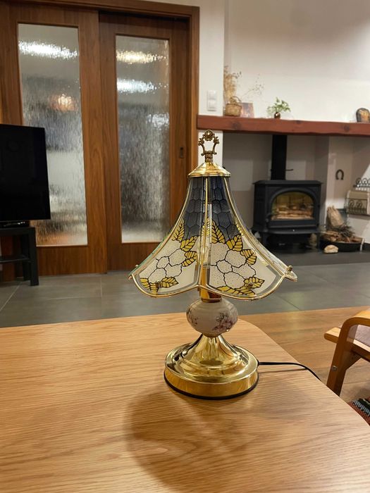 Настолна електрическа лампа