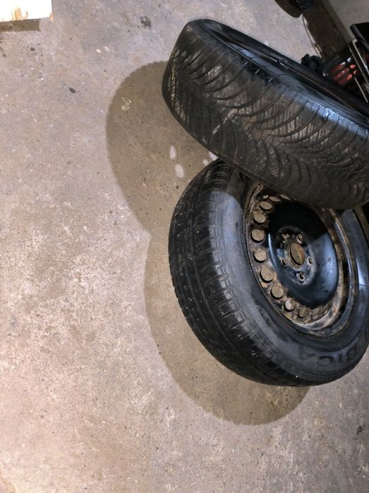 Продавам 2броя джанти с гуми 15"