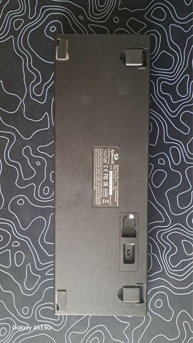 Продам клавиатуру Redragon Caraxes Pro