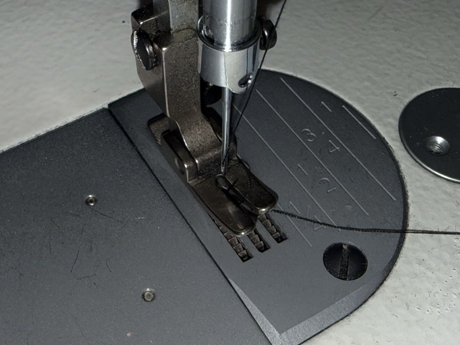 Швейная машинка BAYOYU, с комплектом ниток