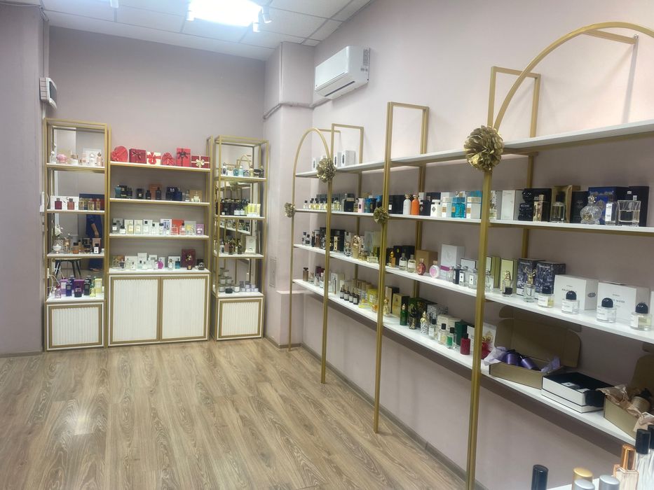 Торговое оборудование,витрины