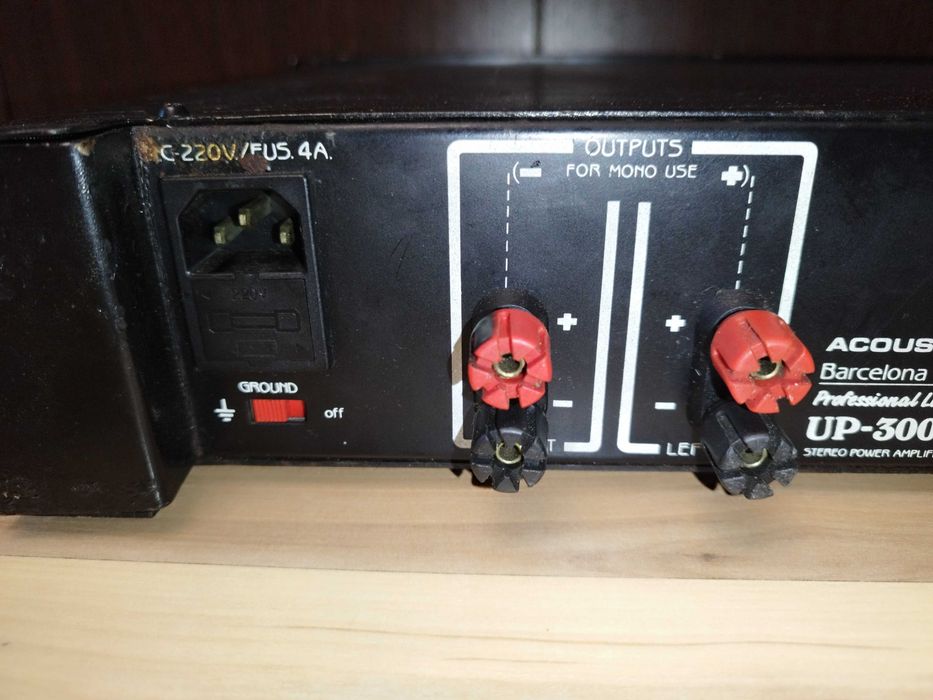 Statie / amplificator profesional Acoustic 600 Wati