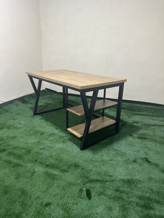 Стол в стиле лофт