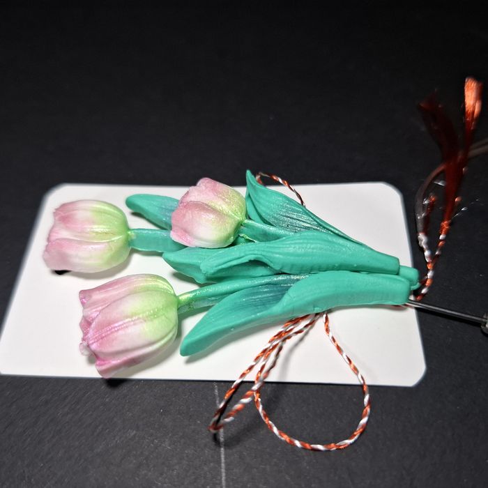 Brosa martisor handmade buchet lalele Fimo