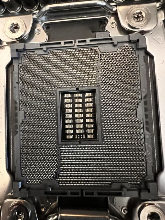 Asus Rampage IV Black Edition  E5 1680 v2 sau I7 3960x 64gb ddr3