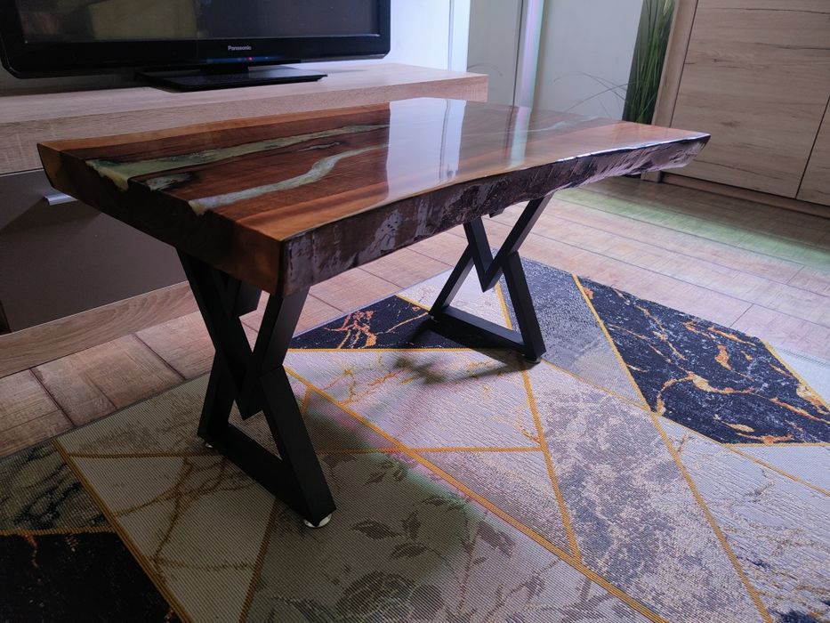 Măsuță de cafea din lemn masiv și rășină epoxidică