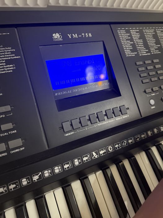 Продам синтезатор