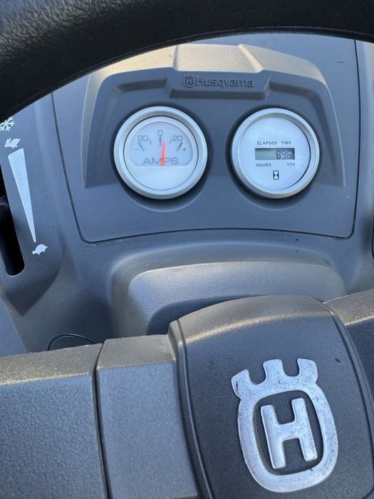 Tractoras Husqvarna Profesionala de iarba/gazon