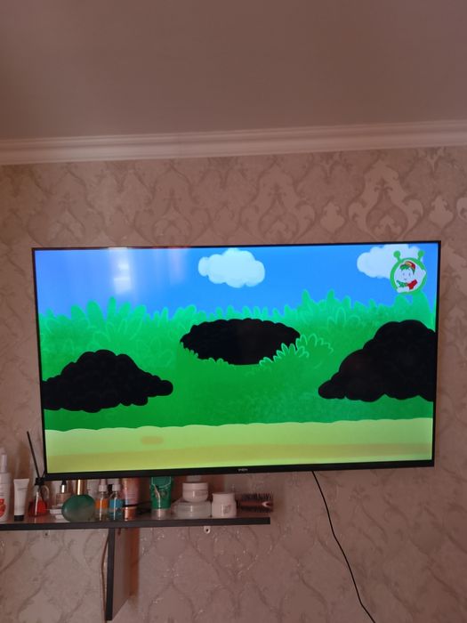 Продам телевизор ,новый месяц назад покупали продаю в связи с переездо