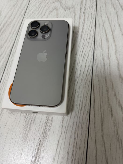 Iphone 15 pro Natural Titanium  •256 GB•