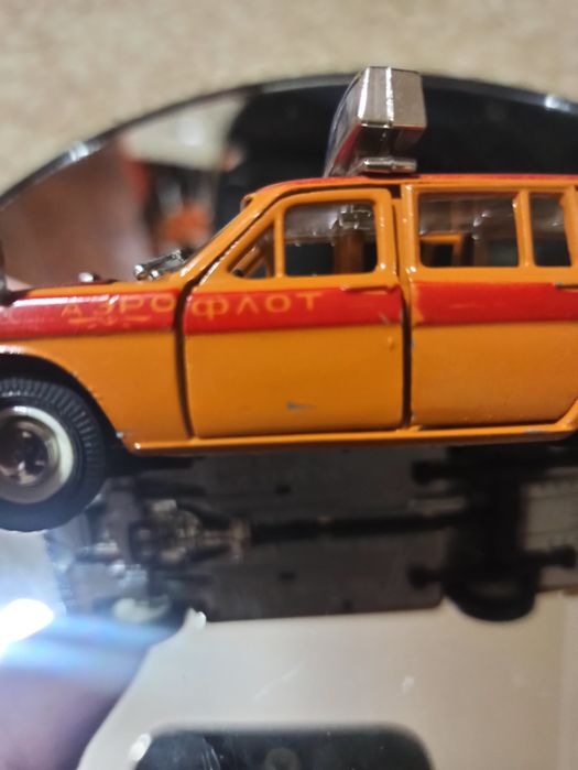 Модель Волга газ 2402 Аэрофлот 1/43