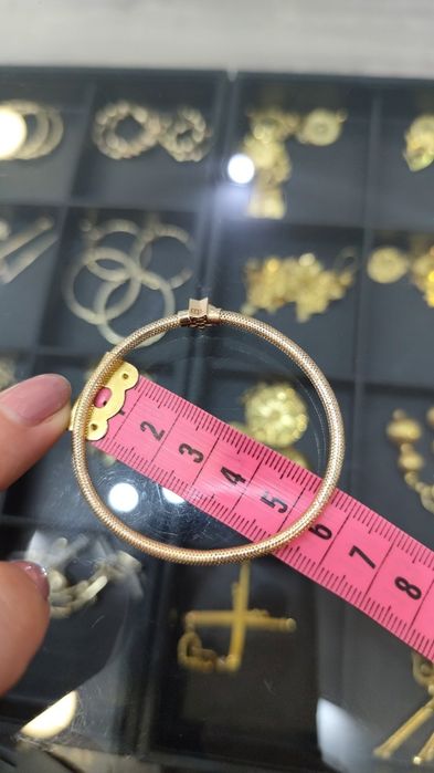 Гривна златна ластична гривна 14 кр проба 585 жълто злато с бели циркони