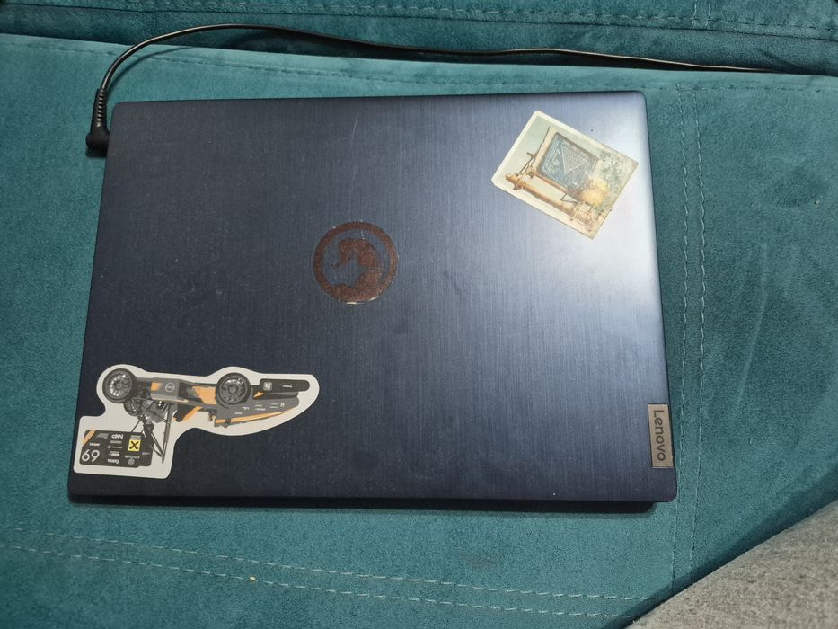 Laptop Lenovo ideapad 3 14ADA05 Ryzen 7 3700u 12gb ram Defect display