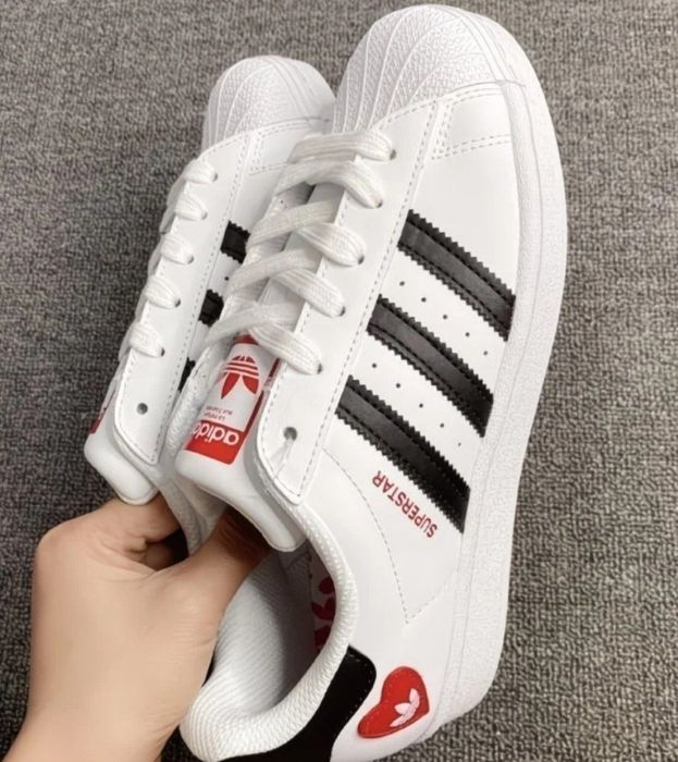 Кроссовки adidas
