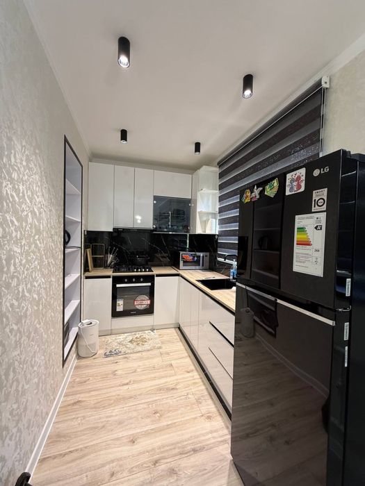 Продаетс 3х комнатная квартира кирпич Буюк Ипак Йули метро