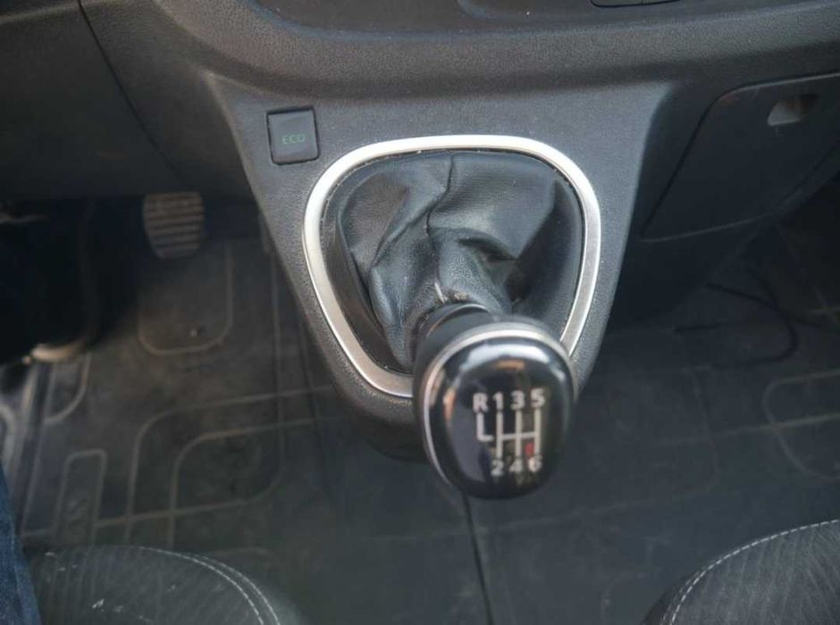 Nissan NV 300 2020